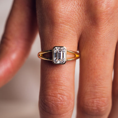 1.6 CT Emerald Solitaire & Split Shank Moissanite Engagement Ring