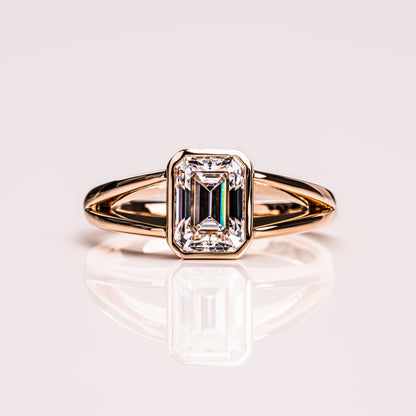1.6 CT Emerald Solitaire & Split Shank Moissanite Engagement Ring